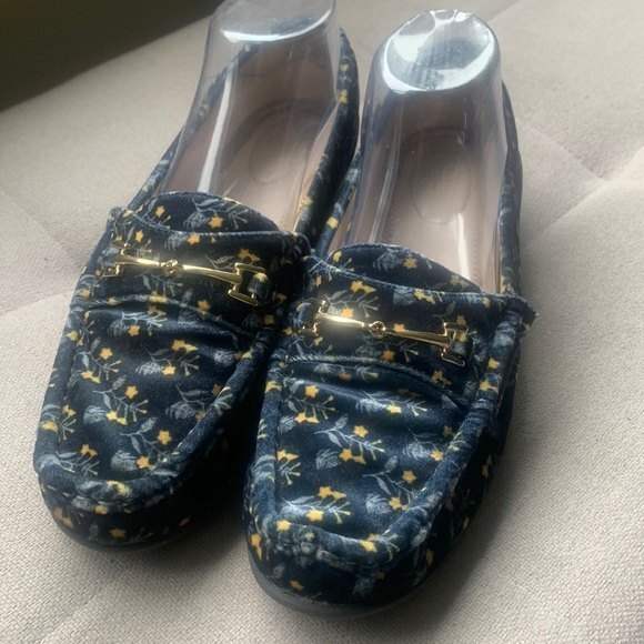 CAbi Carnaby Women's Blue Floral Velvet Loafer Shoe Size 9 Work Casual Career - Picture 2 of 16